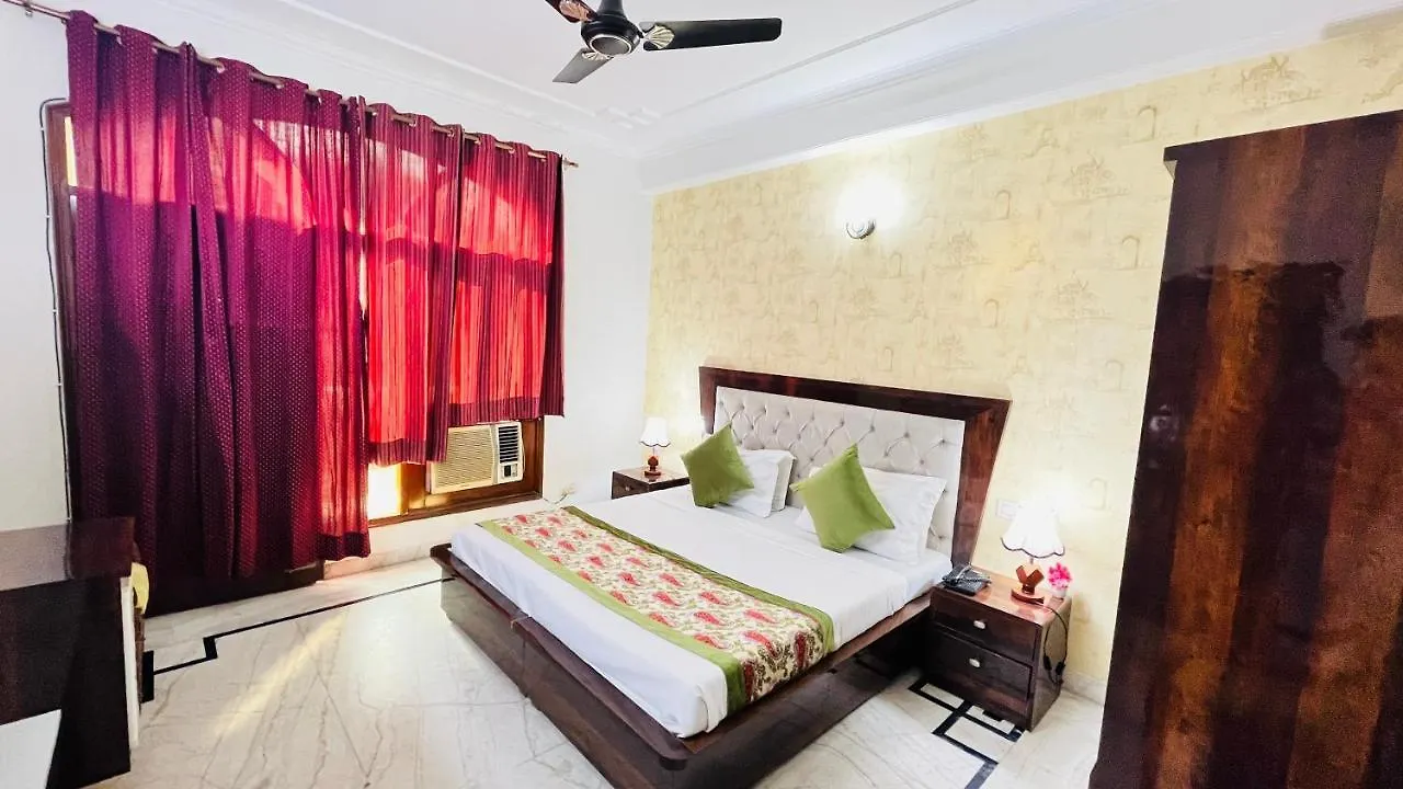 גורגאון Hotel Starline Sector 28 3*,