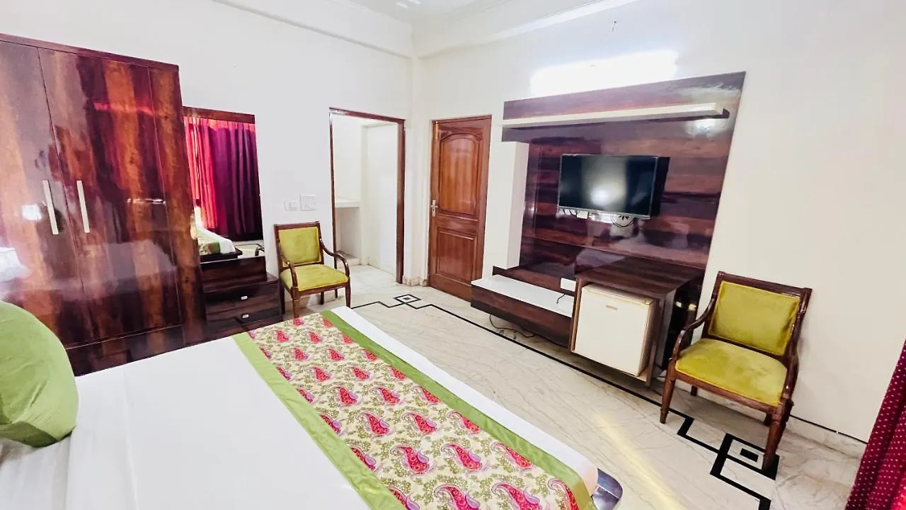 גורגאון Hotel Starline Sector 28 3*,